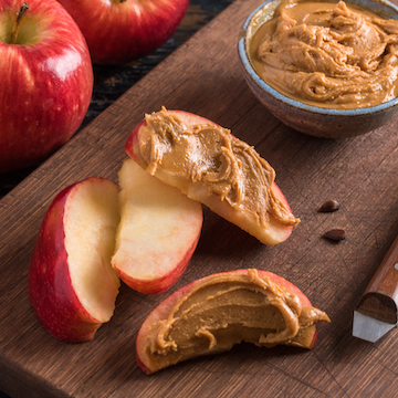 Apple slices with peanut butter