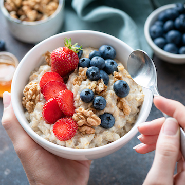 Oatmeal with fresh fruit